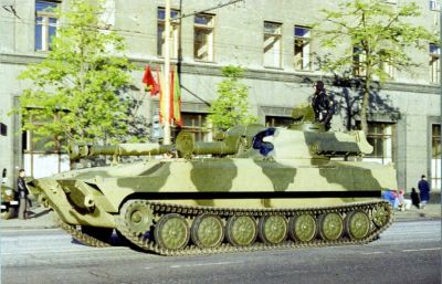 参加1990年胜利日阅兵式的2С1