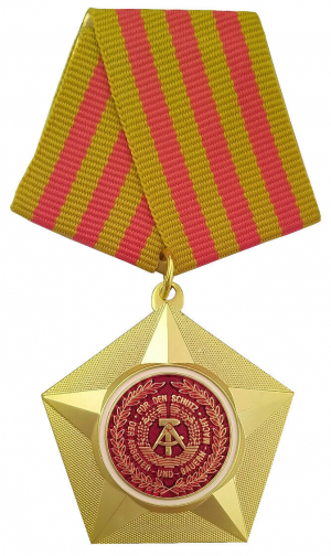 Kampforden Für Verdienste um Volk und Vaterland in Gold.png