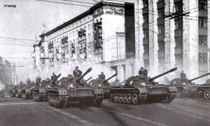 T-54 in Moscow Parade.jpg